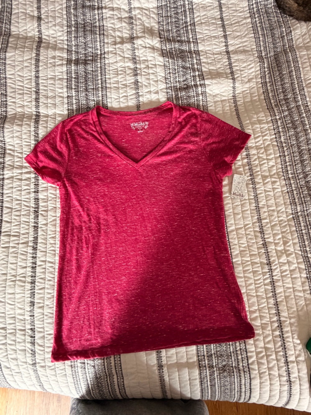 Mudd Women's Heathered Raspberry V-Neck Tee